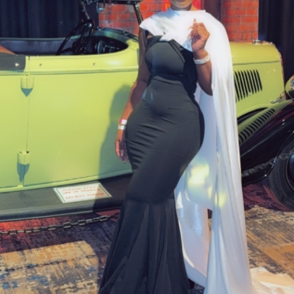 Custom taffeta cape - Picture 3 of 4